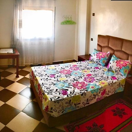 Zellaka Hotel & Cafe Хурибга Экстерьер фото