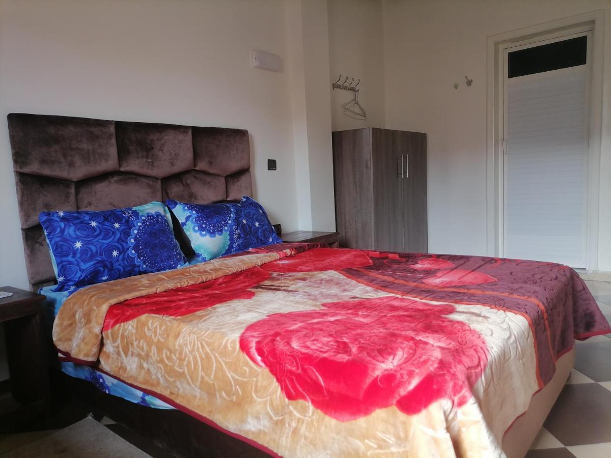 Zellaka Hotel & Cafe Хурибга Экстерьер фото