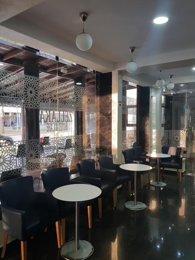 Zellaka Hotel & Cafe Хурибга Экстерьер фото