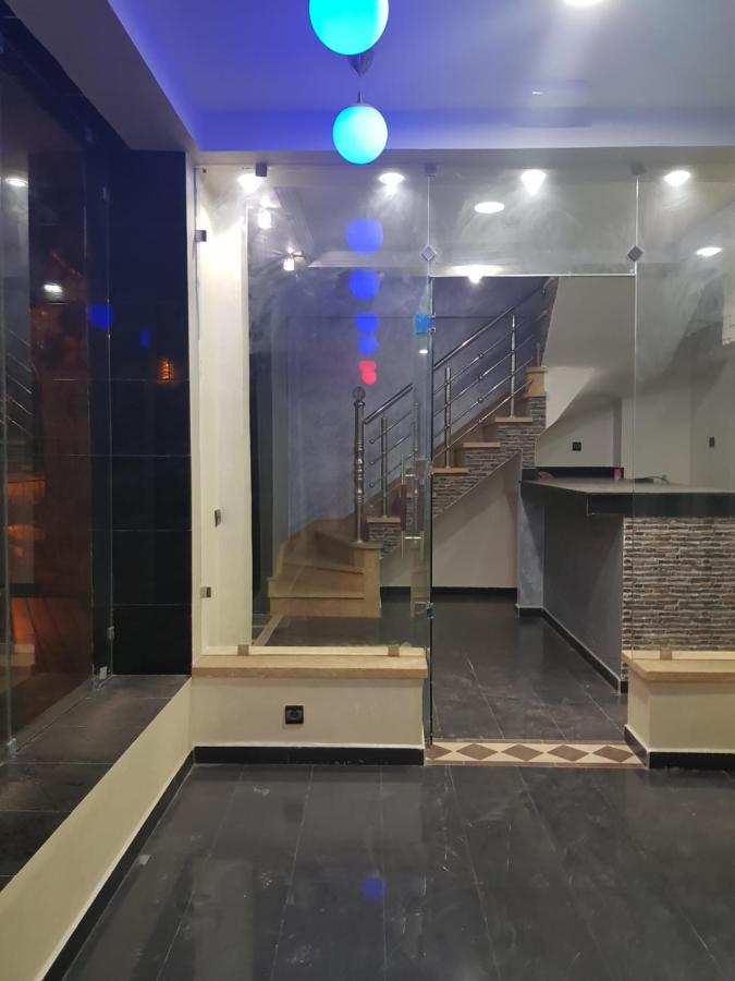 Zellaka Hotel & Cafe Хурибга Экстерьер фото