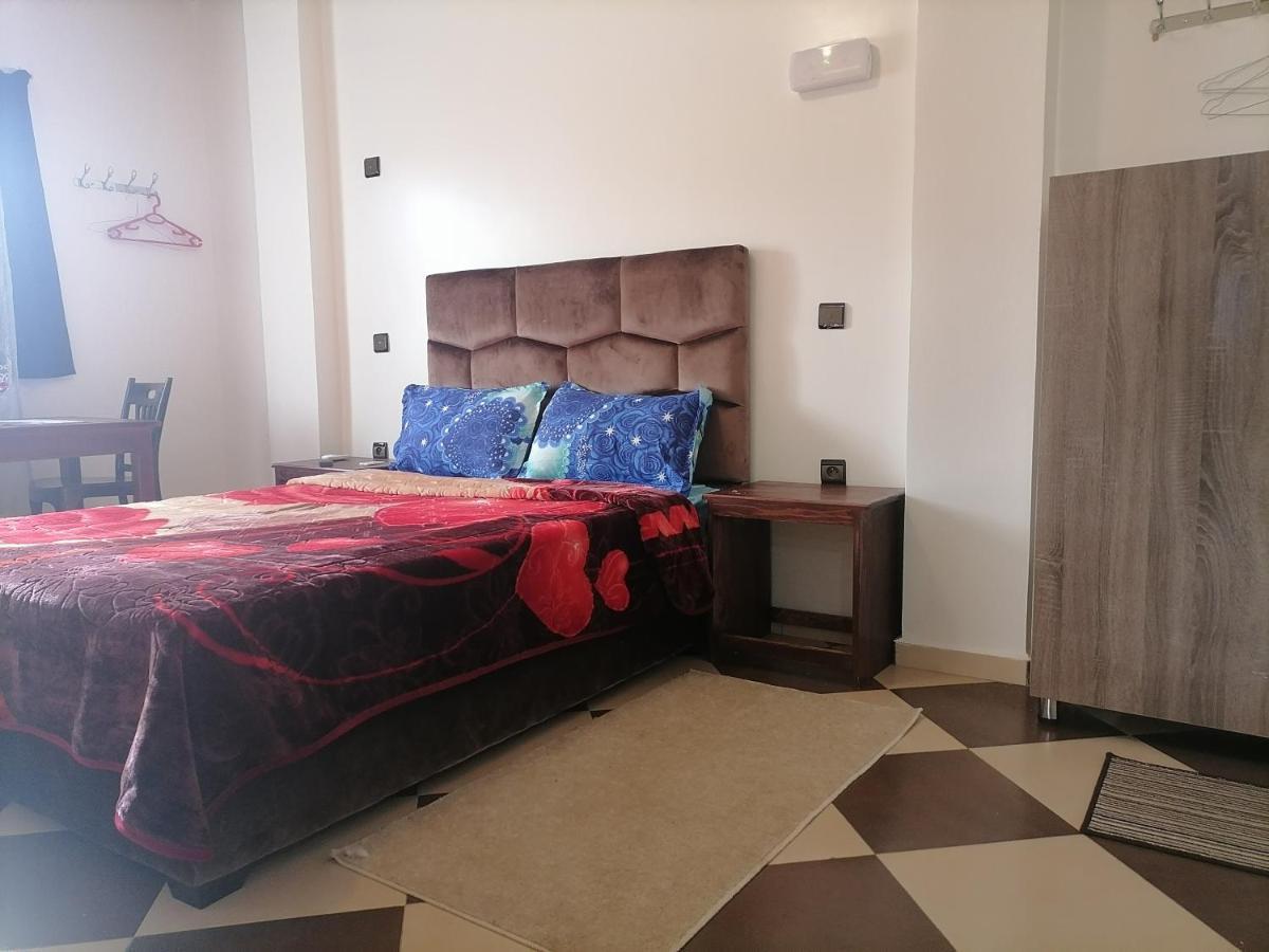 Zellaka Hotel & Cafe Хурибга Экстерьер фото