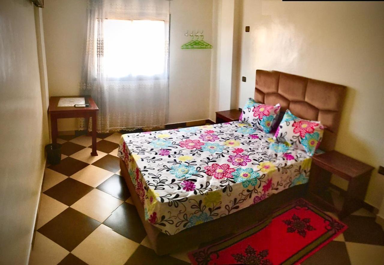 Zellaka Hotel & Cafe Хурибга Экстерьер фото